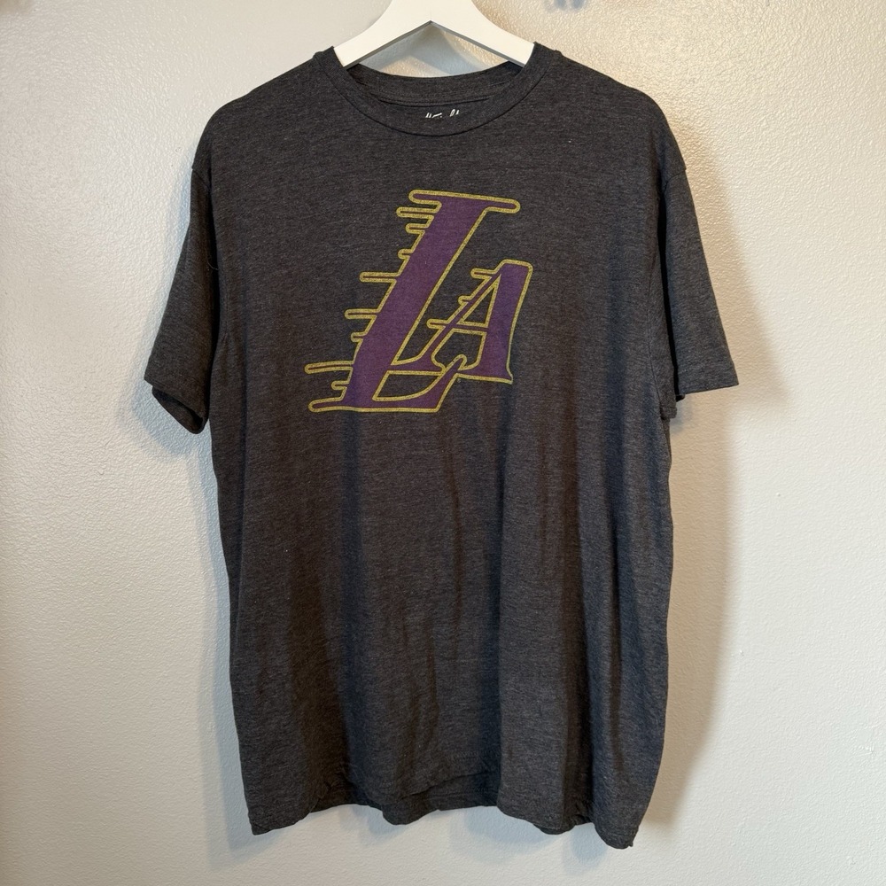 Wright & Ditson Los‎ Angeles Lakers Men's Large Tshirt Short Sleeve Gray